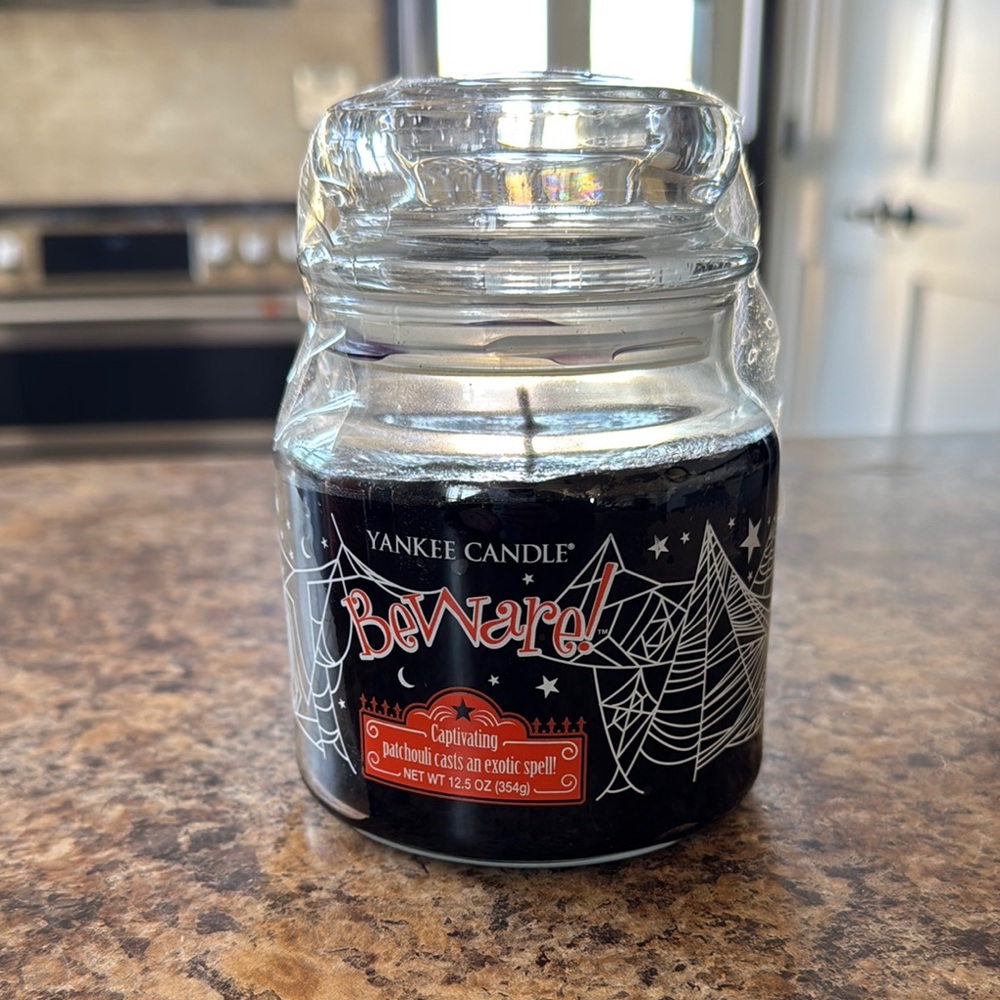 Yankee Candle Black Halloween Candle
